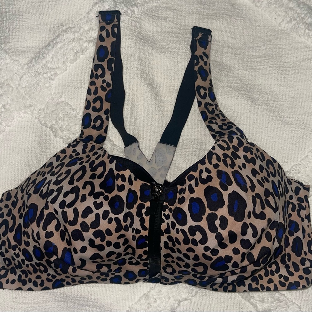 Victoria Secret Knockout Front-Close Sport Bra Leopard Print 34DD